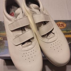 SAS Me Too Womens White Tripad Strap Up Walking Shoe Size 11 M NIB
